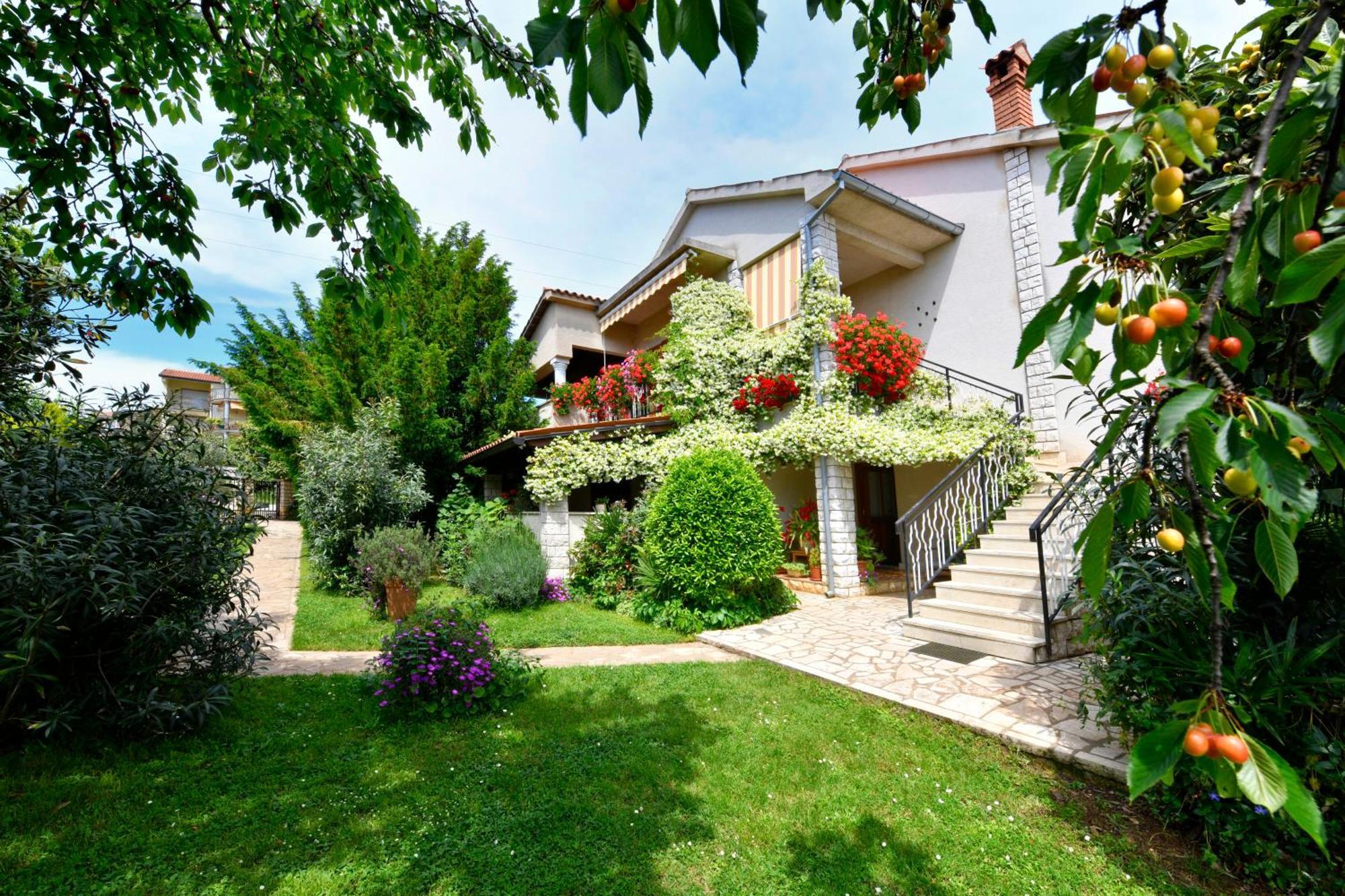 Apartment Slavica Vrvari Porec Esterno foto